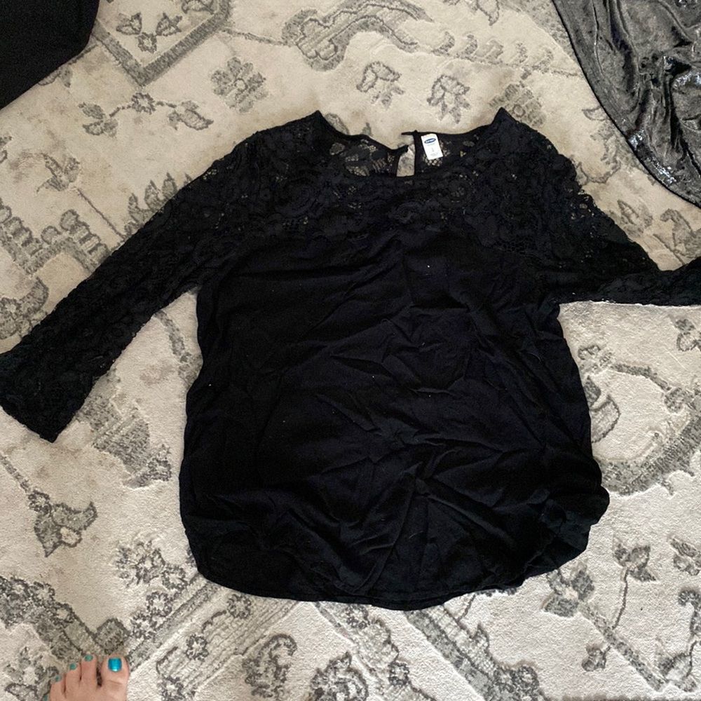 Black lace shirt on arms and neck rest to solid lack Old Navy size large